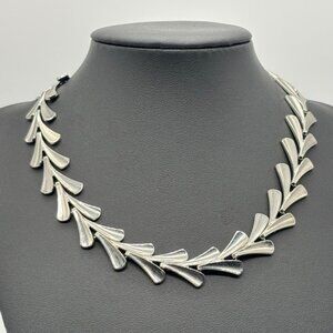 Vintage Stylized Leaf Necklace Collar Silver Tone Metal Fold Over Clasp Unmarked